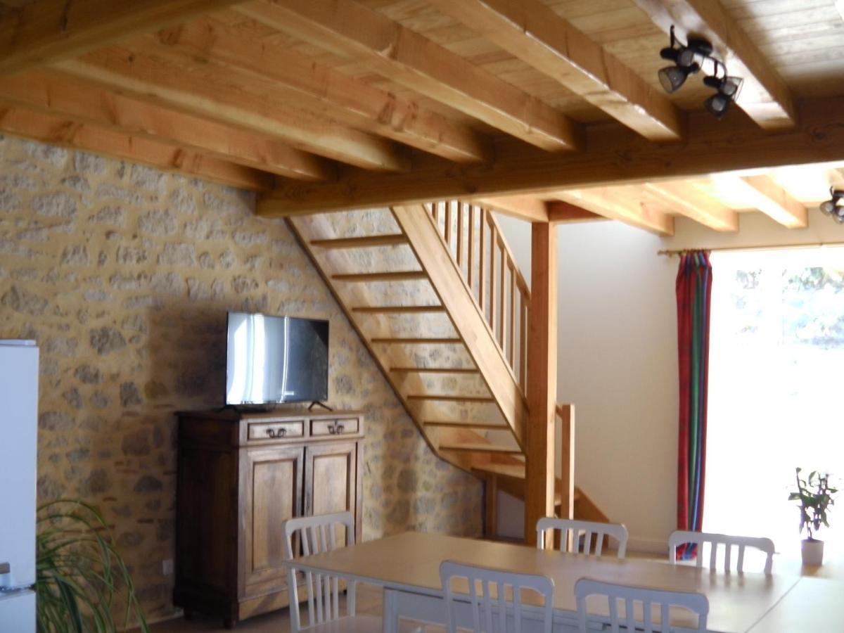 Location Meublee Au Milieu D'Un Ecrin De Verdure Aux Vieux Fours Noaillac Exterior foto